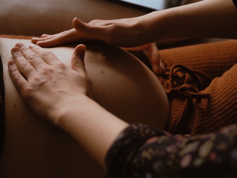 Sanfte Bauchmassage in der Schwangerschaft